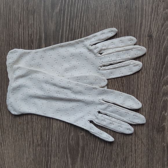 Vintage gloves from the 50s + 60s. 3 white and 1 pink. Beautiful details. - Picture 10 of 10